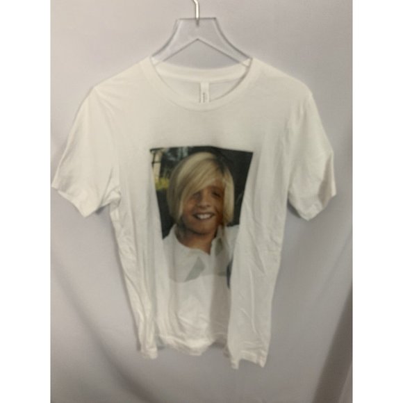 Young Kurt Cobain Nirvana Graphic M Men’s T Shirt - Picture 1 of 5